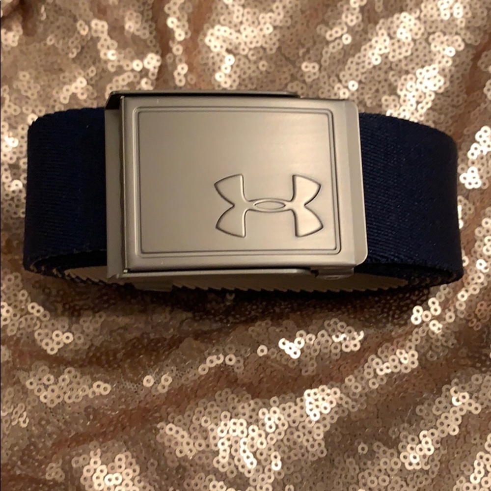 Under armor belt men’s Navy blue.